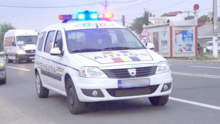 O maşină s-a răsturnat pe DN2A